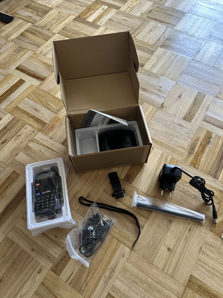 Baofeng UV 5R Walkie Talkie 5W Dual Band