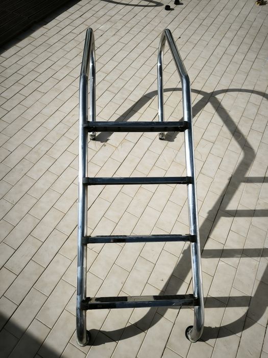 Escada para piscina