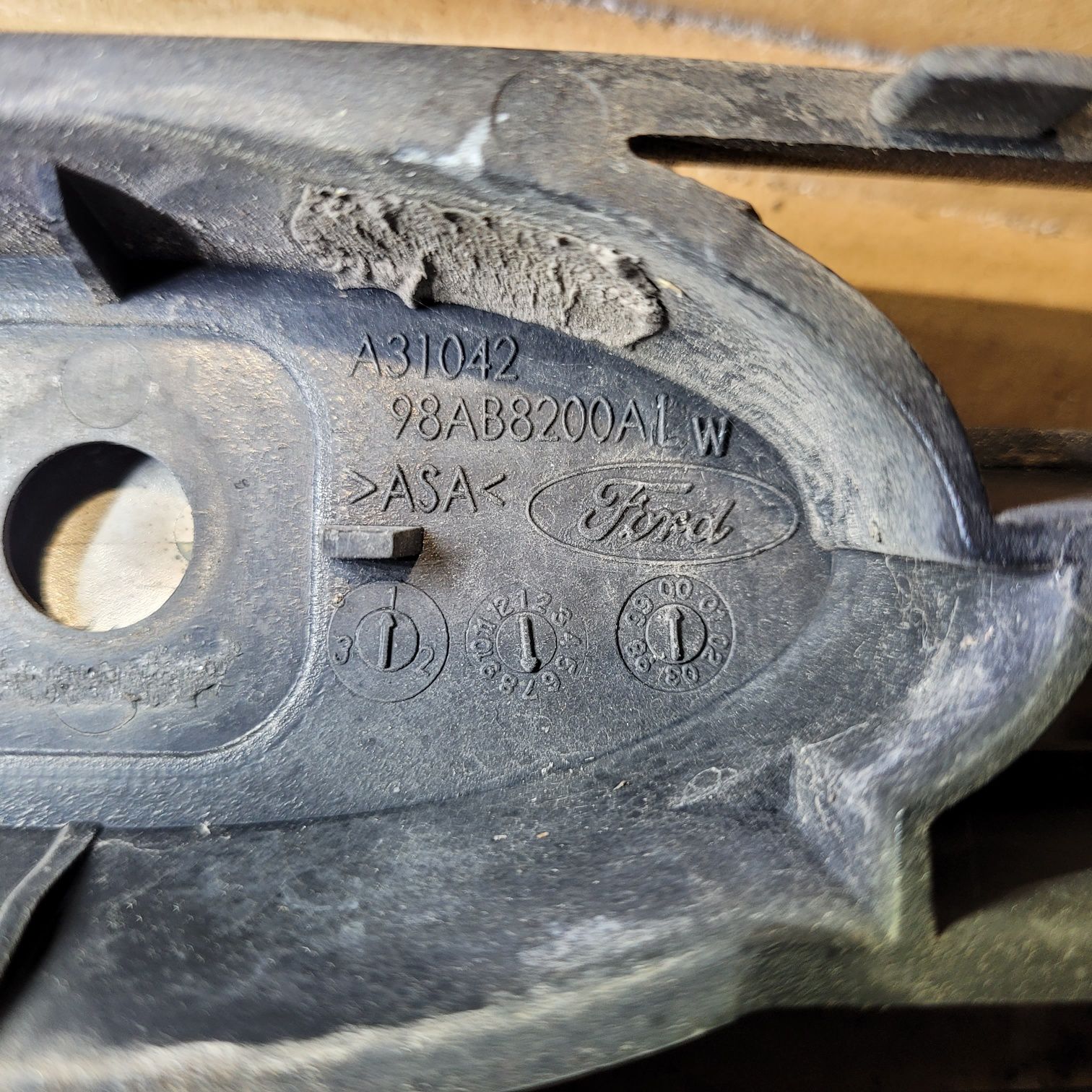 Grill atrapa ford focus mk1 1999r