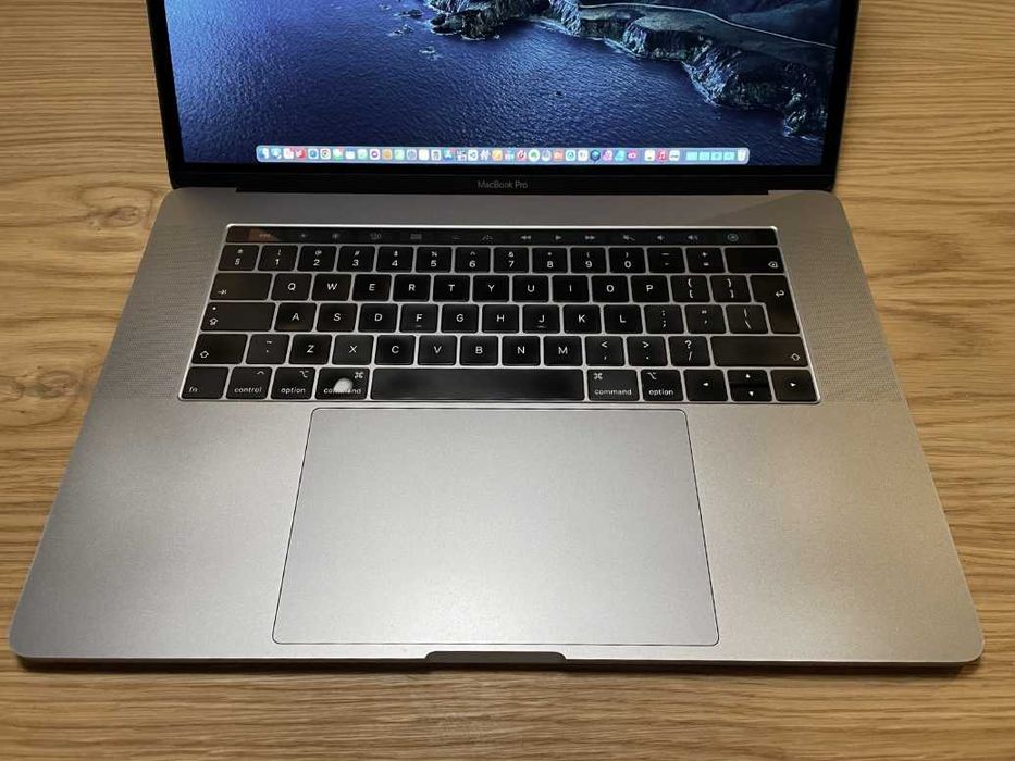MacBook Pro 15’’ A1990 z Touch Bar