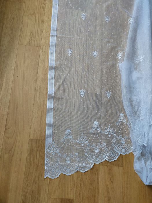 Biała  gotowa firanka