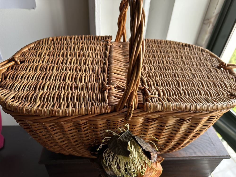 Maravilhosa Cesta de pic nic com flores