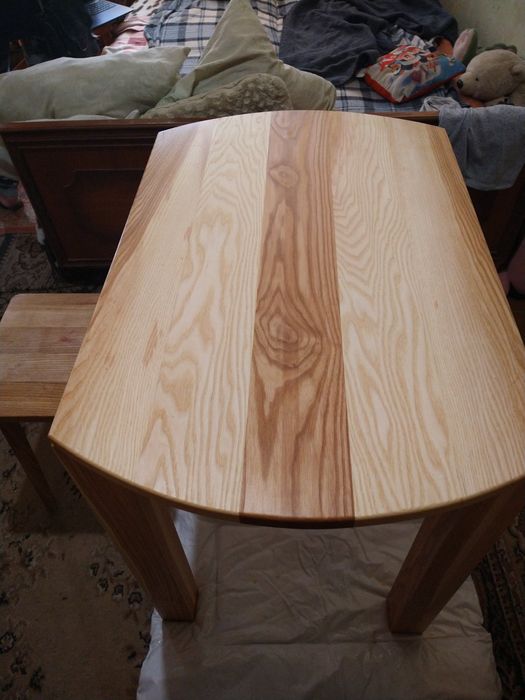 Стол журнальний із ясіня.