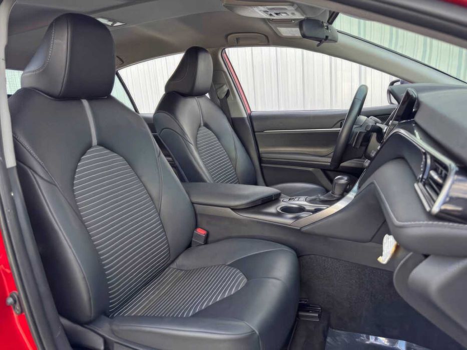 Toyota Camry      2023