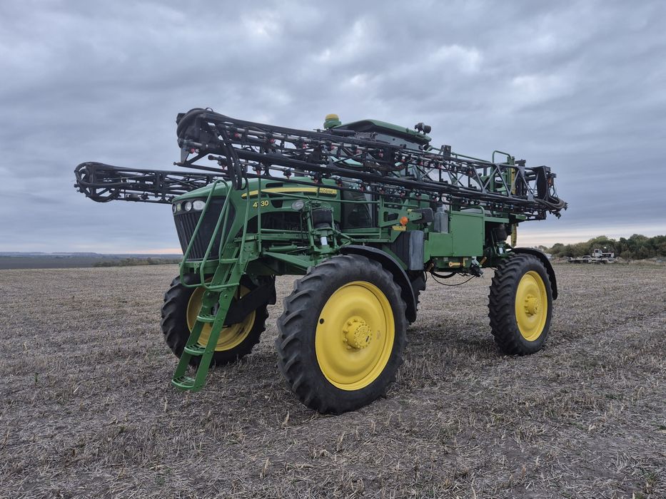 Оприскувач John Deere 4730