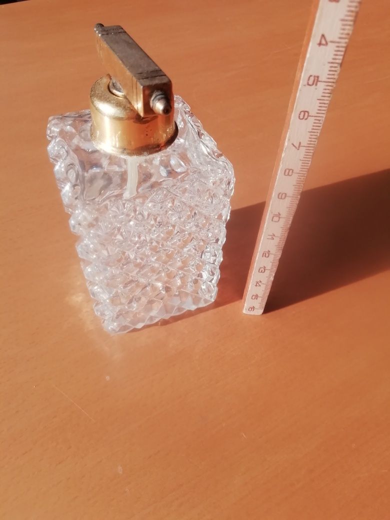 Frasco de perfume antigo.