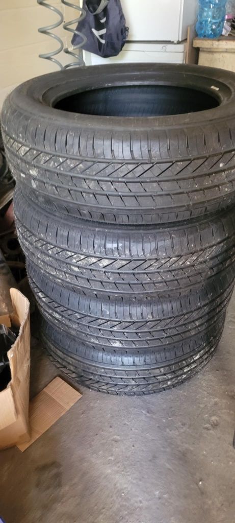Opony 235/60R18.