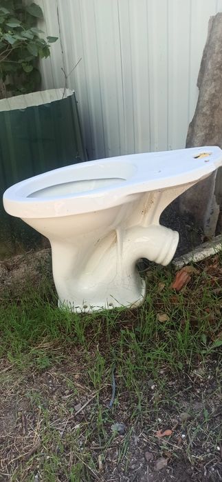 Продам б/у Унитаз  з бвчком в Кошарах для  строительных работ