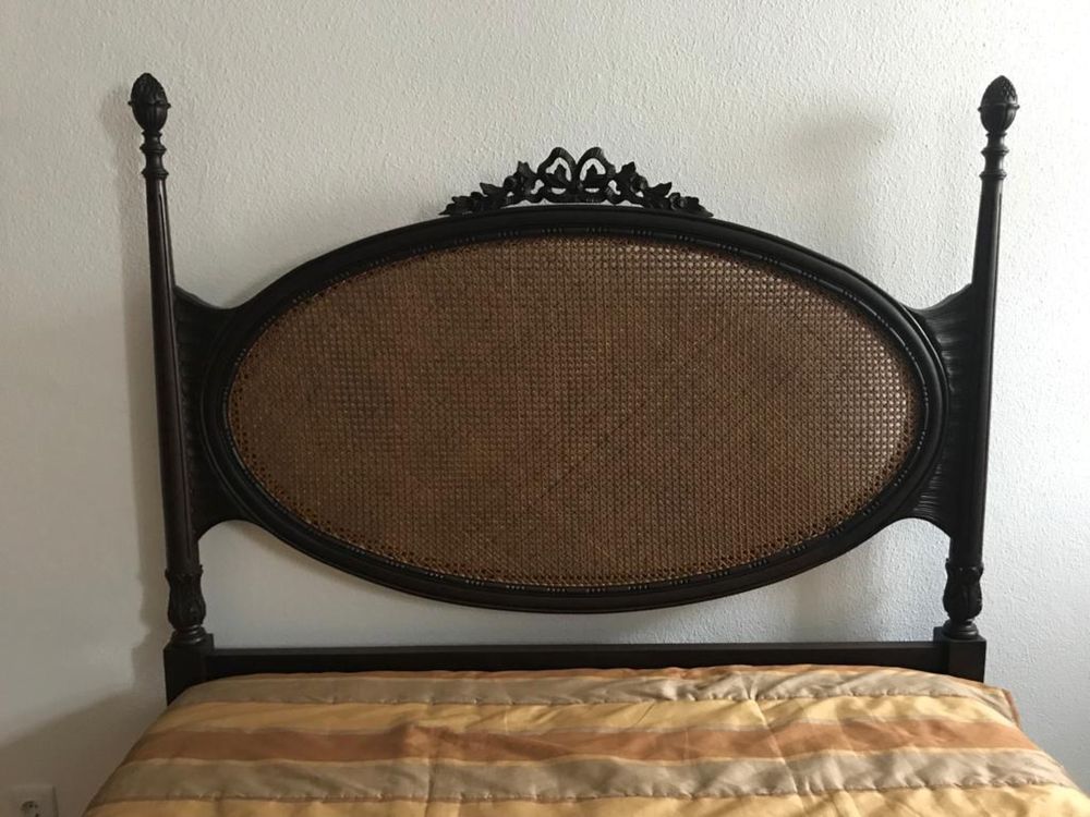 Cama de casal madeira estilo antigo/clássico