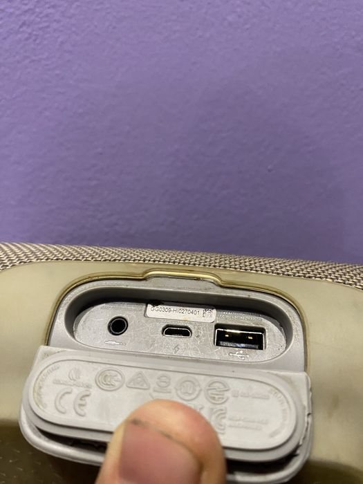 Jbl charge 3 в задовільному стані