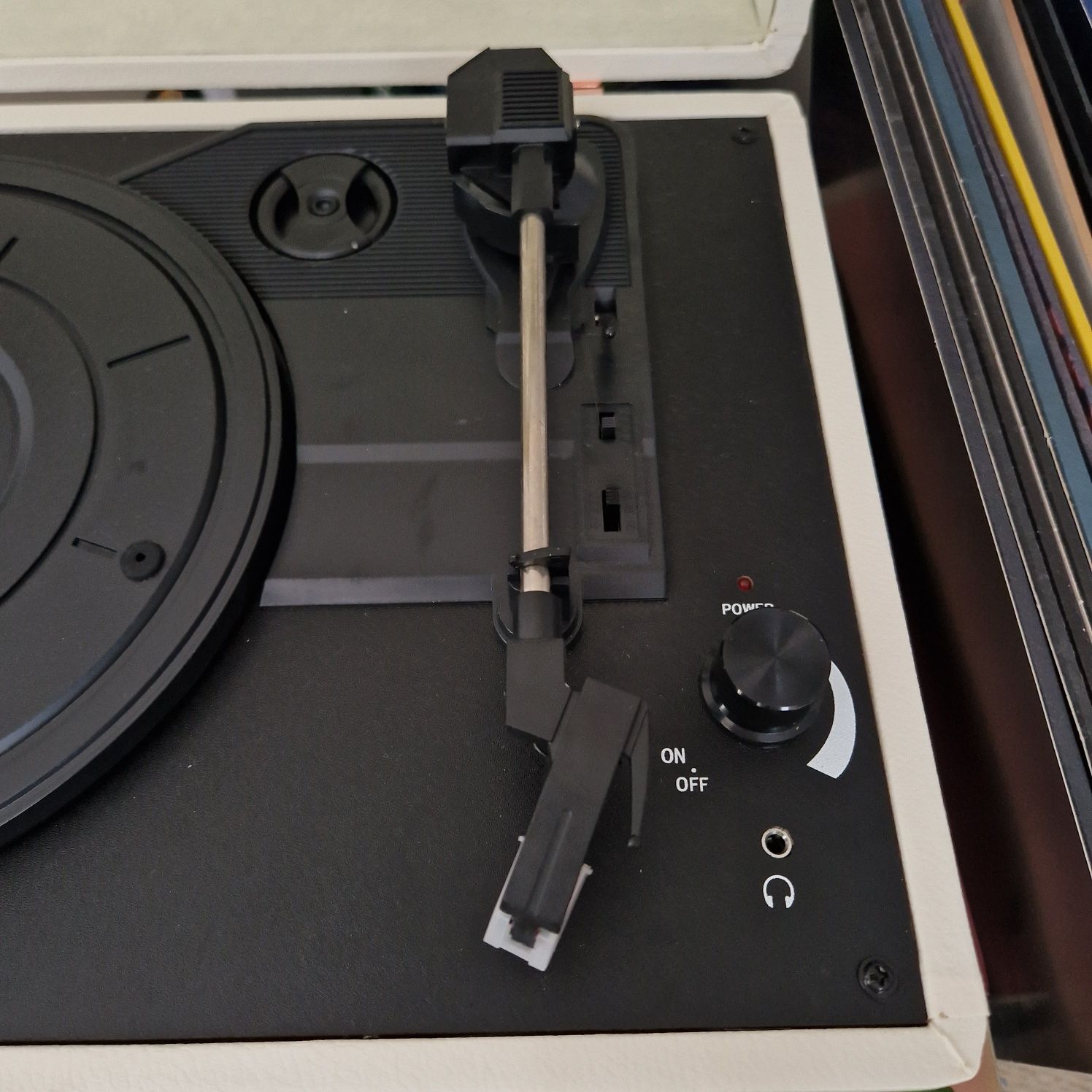 gramofon walizka beżowy plyty winylowe