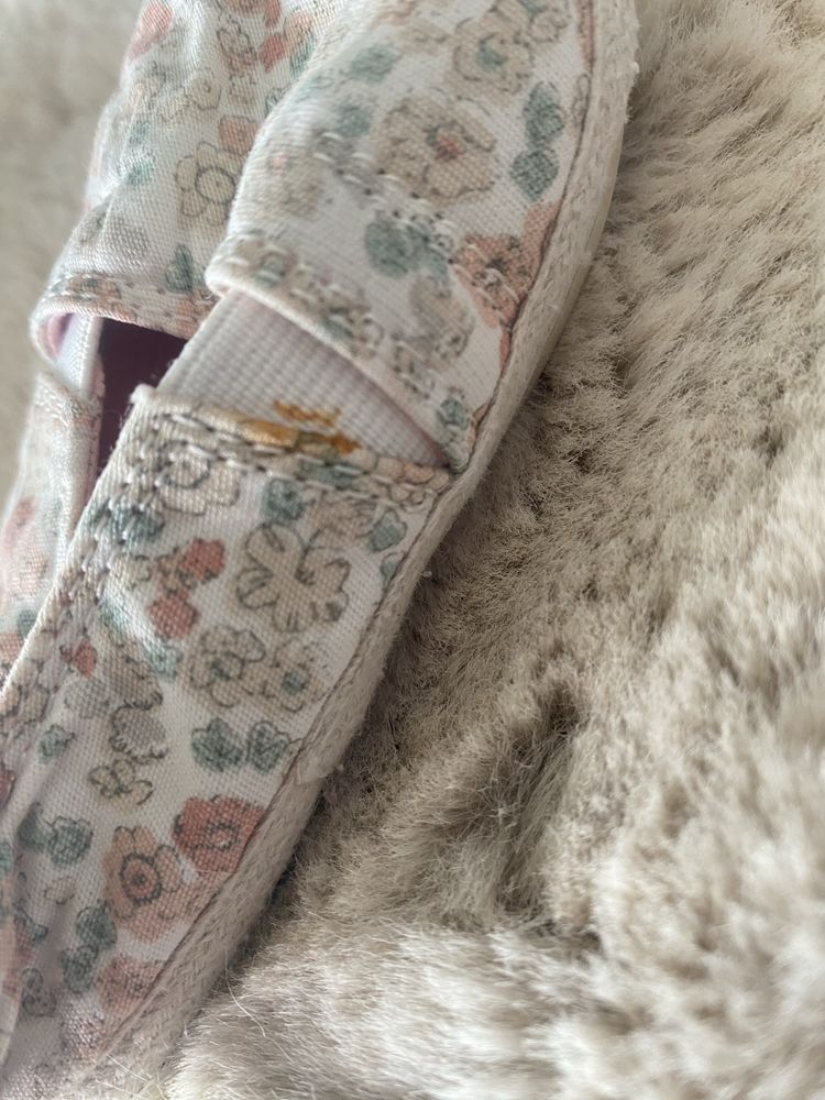 Buty wsuane w kwiatki espadryle 20/21 h&m