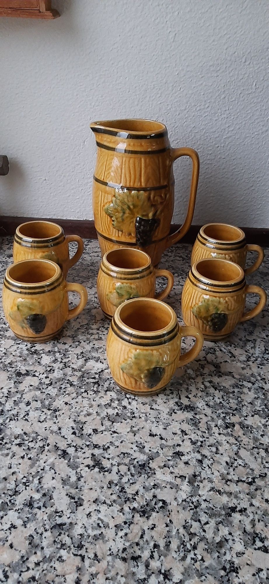 Canecas sortidas e baratas