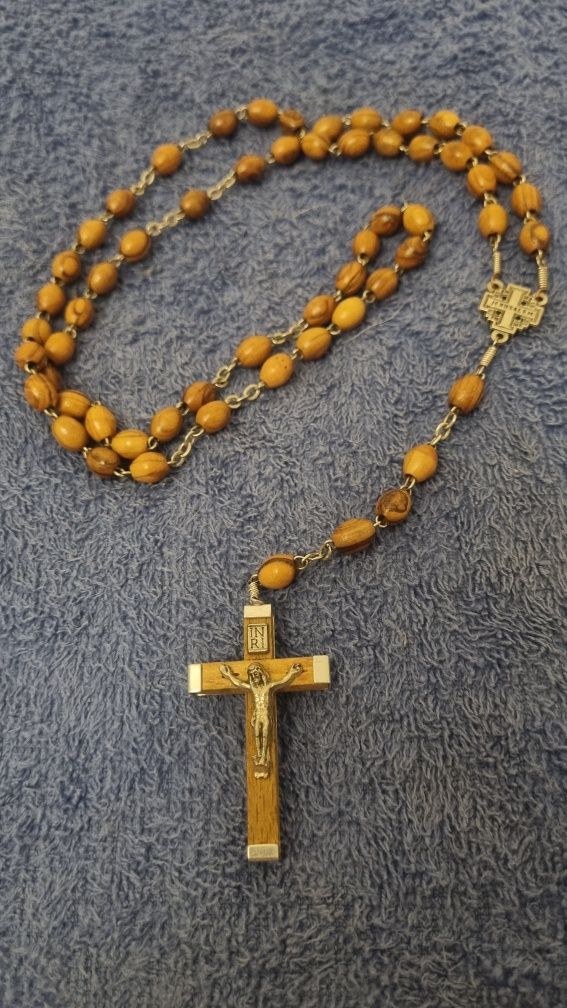 Drewniany Różaniec drewniany z Jerusalem,Ziemia Święta jak na zdjęciu.