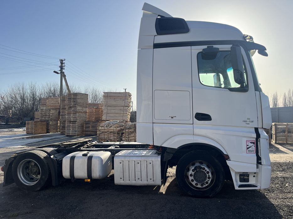 Тягач Mercedes Actros 1942 МЕГА