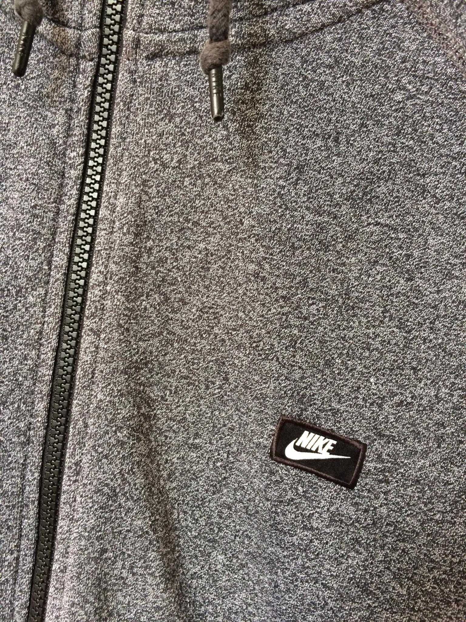 szara bluza nike z kapturem