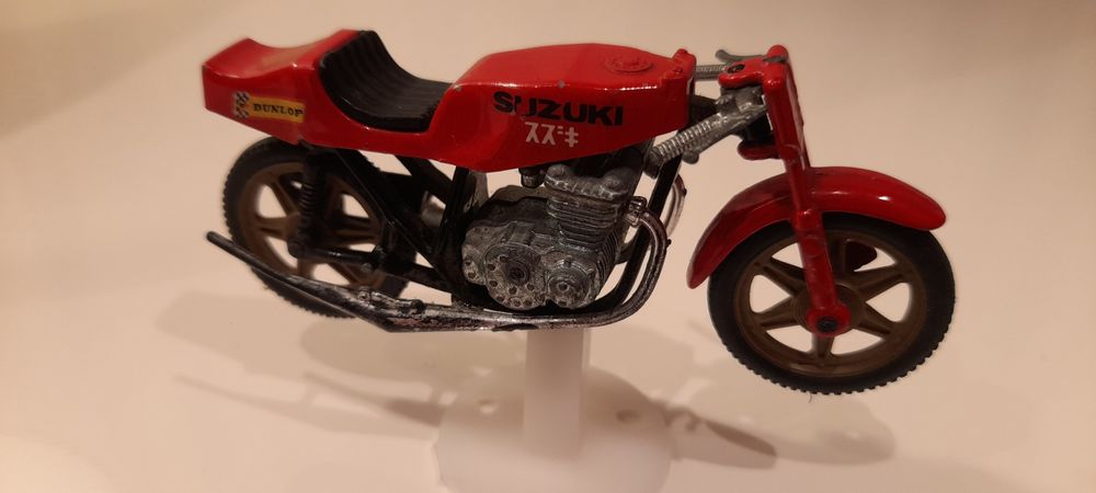 Suzuki Carrera Guiloy 1:24 incompleta