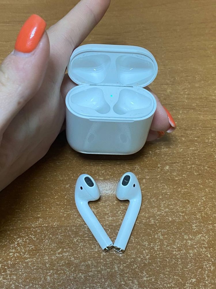 Airpods 2 th Apple