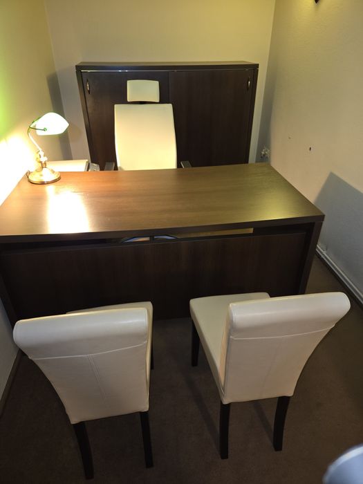 Biurko, fotele i szafka