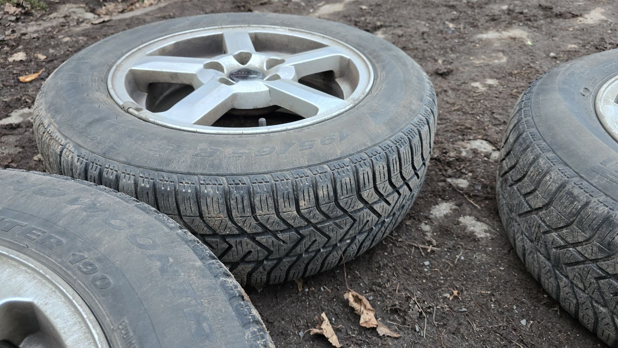 Felgi Volvo V70 oryginał Pirelli R15 195 /65 5816