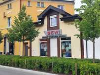 Budynek handlowy- usługowy w centrum.