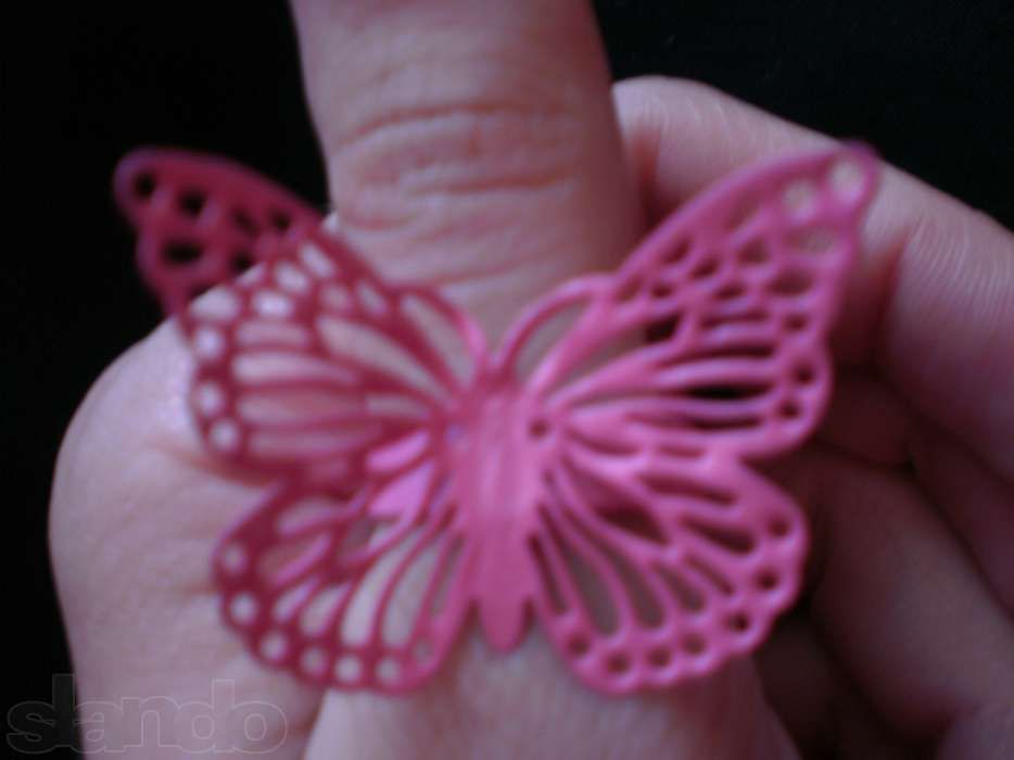 Розовое кольцо с бабочкой