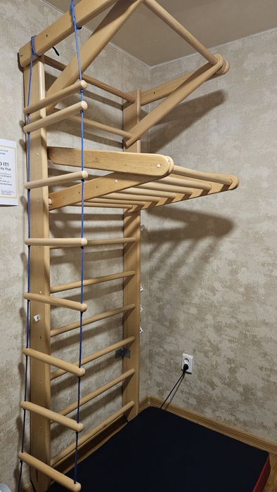 Продаю шведську стінку