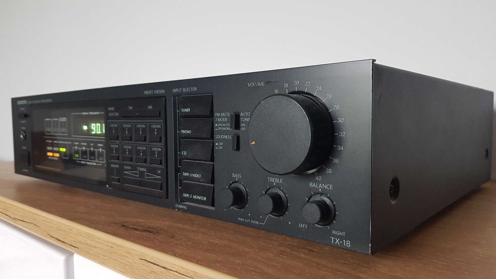 Wzmacniacz    z  tunerem    ONKYO    Japan