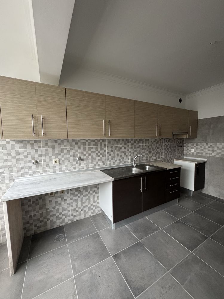 Arrenda-se apartamento T2 Laranjeiro