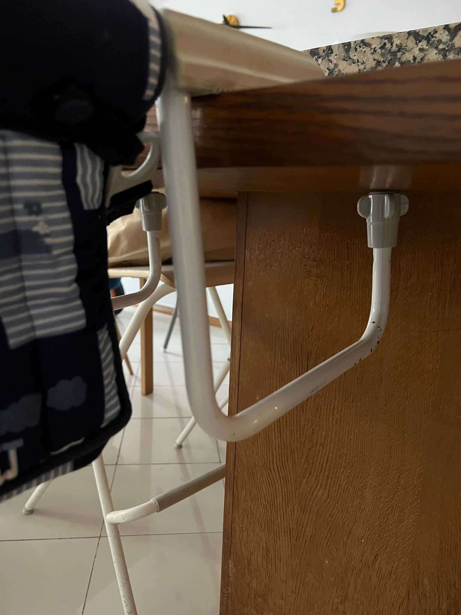 Cadeira de engate de mesa Insieme