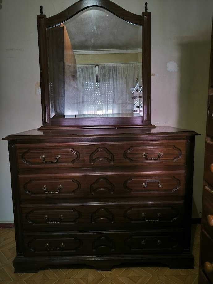 Recheio de casa com vários moveis estilo império