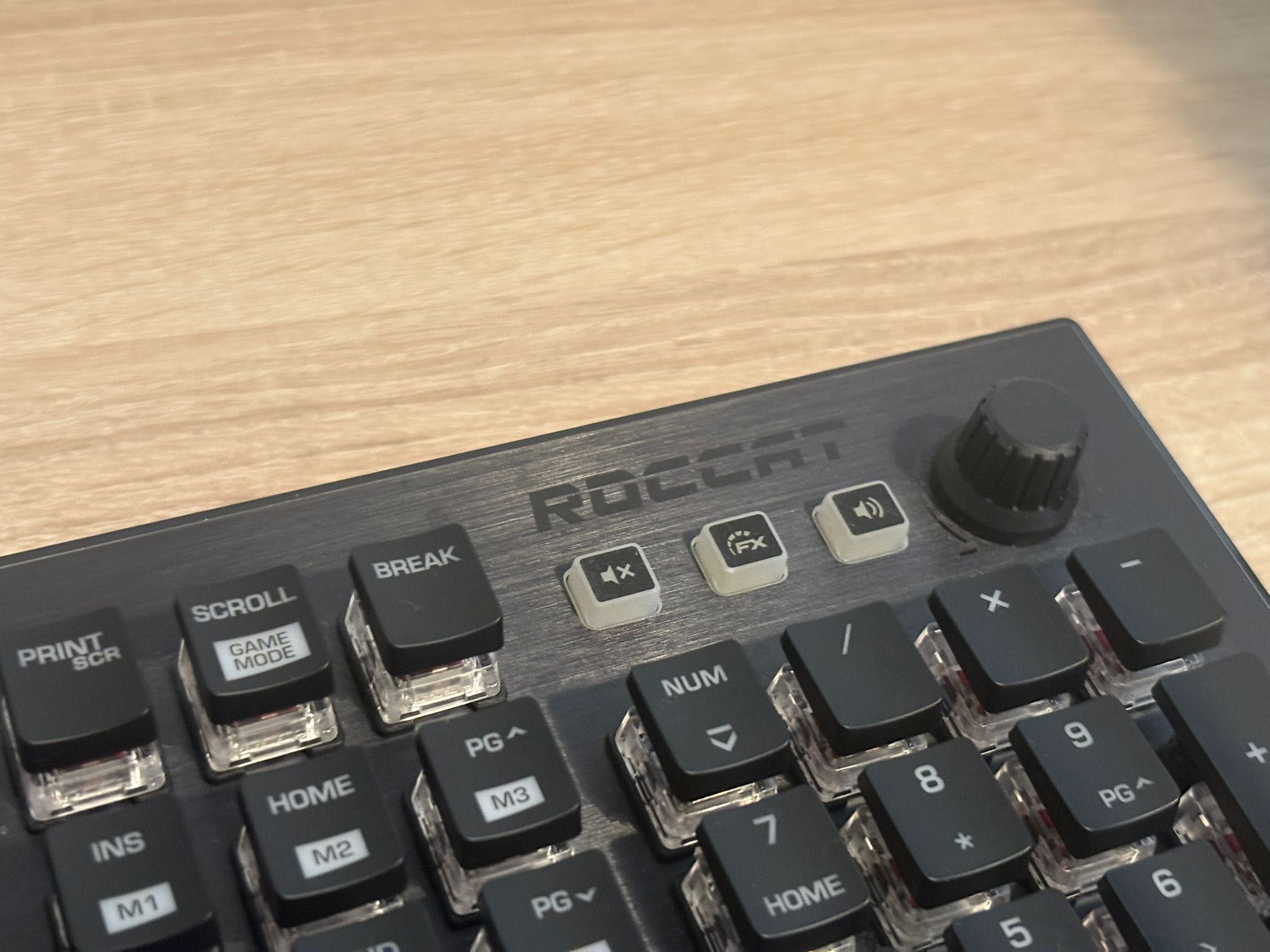 Klawiatura Roccat Vulcan 121 AIMO – RGB, Titan Switch