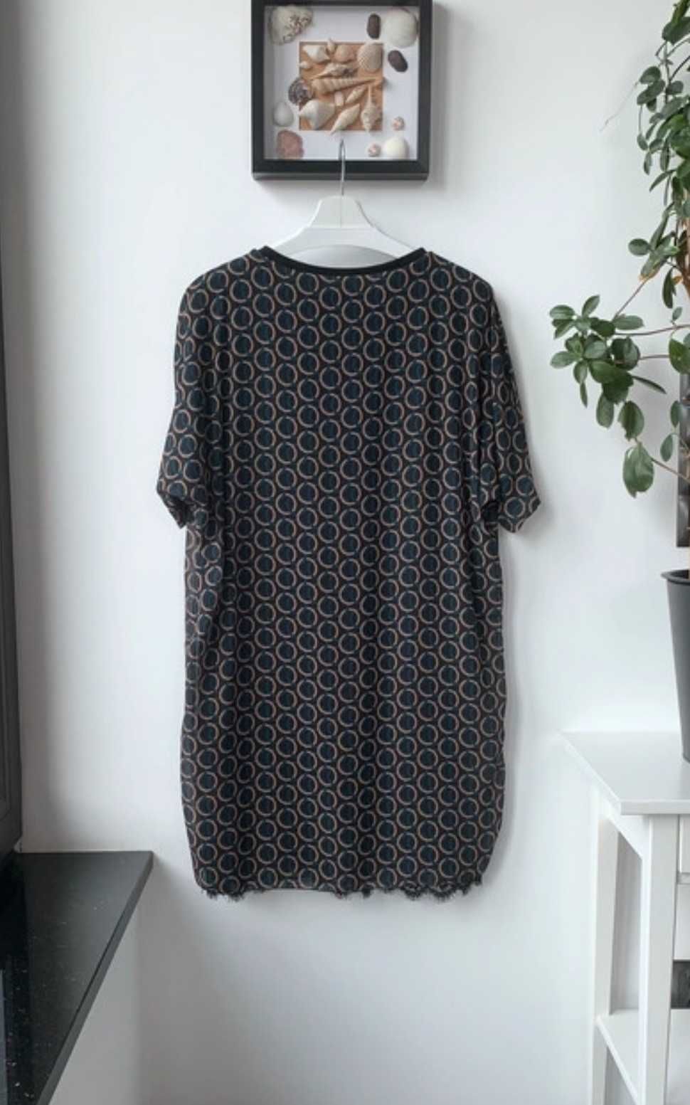 r. 42-44 /r. XL-XXL / Krótka zwiewna sukienka/tunika z halką i koronką