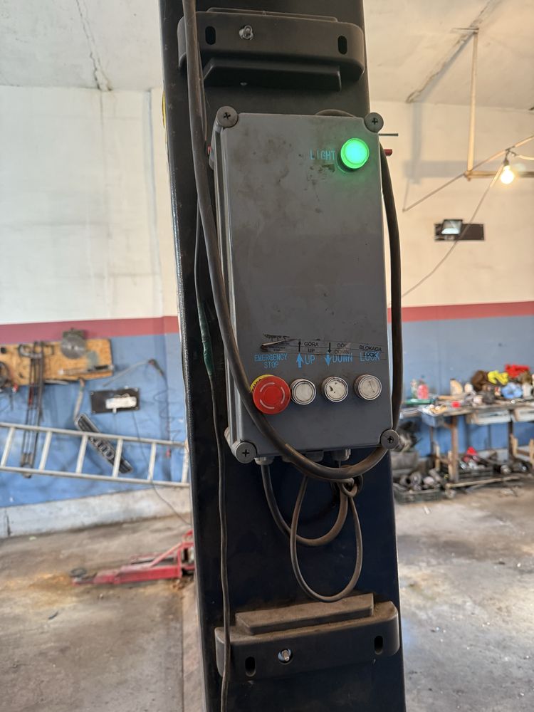 Podnośnik 2 kolumnowy hydrauliczny redats automatyczny