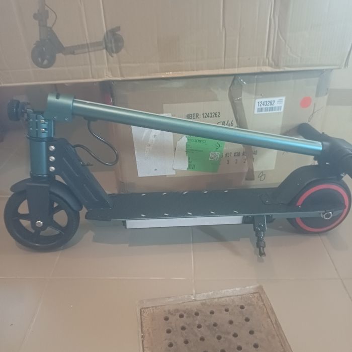 Дитячий електричний самокат з двигуном 150 Вт