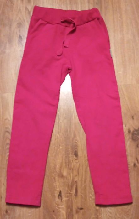 czerwone spodnie dresowe Coccodrillo rozm. 122