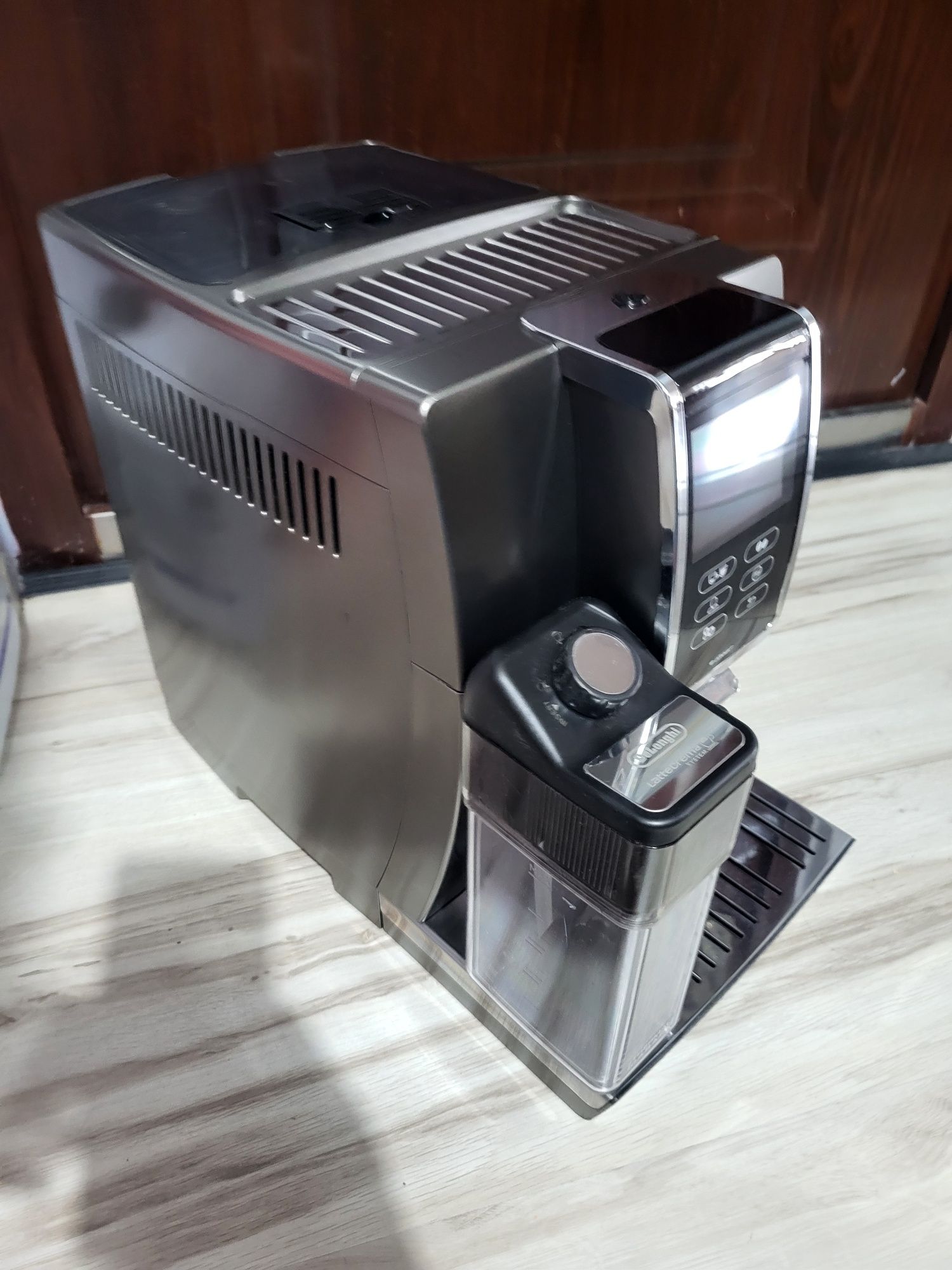 Ekspres ciśnieniowy Delonghi Dinamica plus dotyk wysyłka