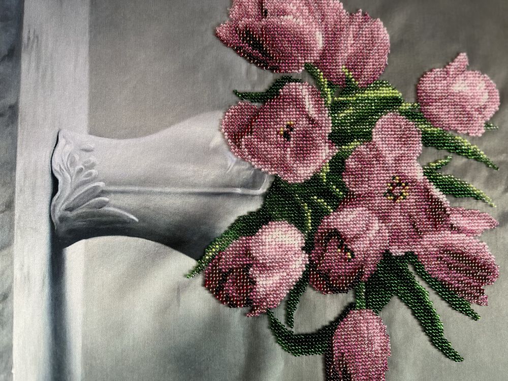Картина вишита бісером Ваза з тюльпанами