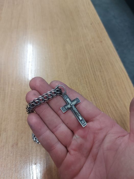 Срібна цепочка з хрестиком
