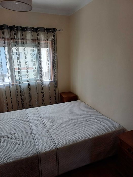QUARTO em andar moradia aluga-se