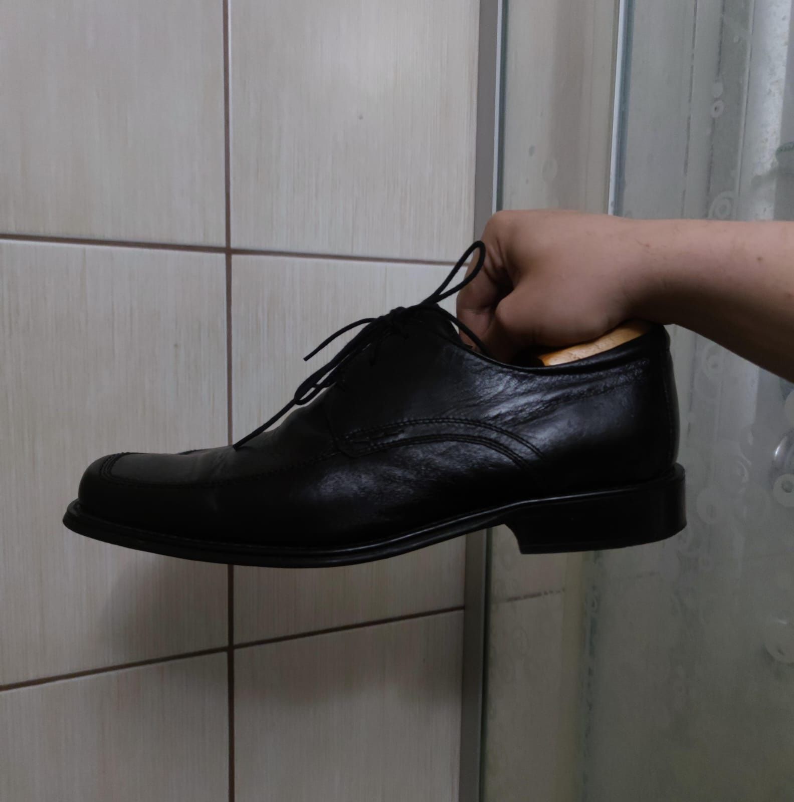 Buty 43 obuwie Bata  eleganckie glany męskie czarne leather skóra skór