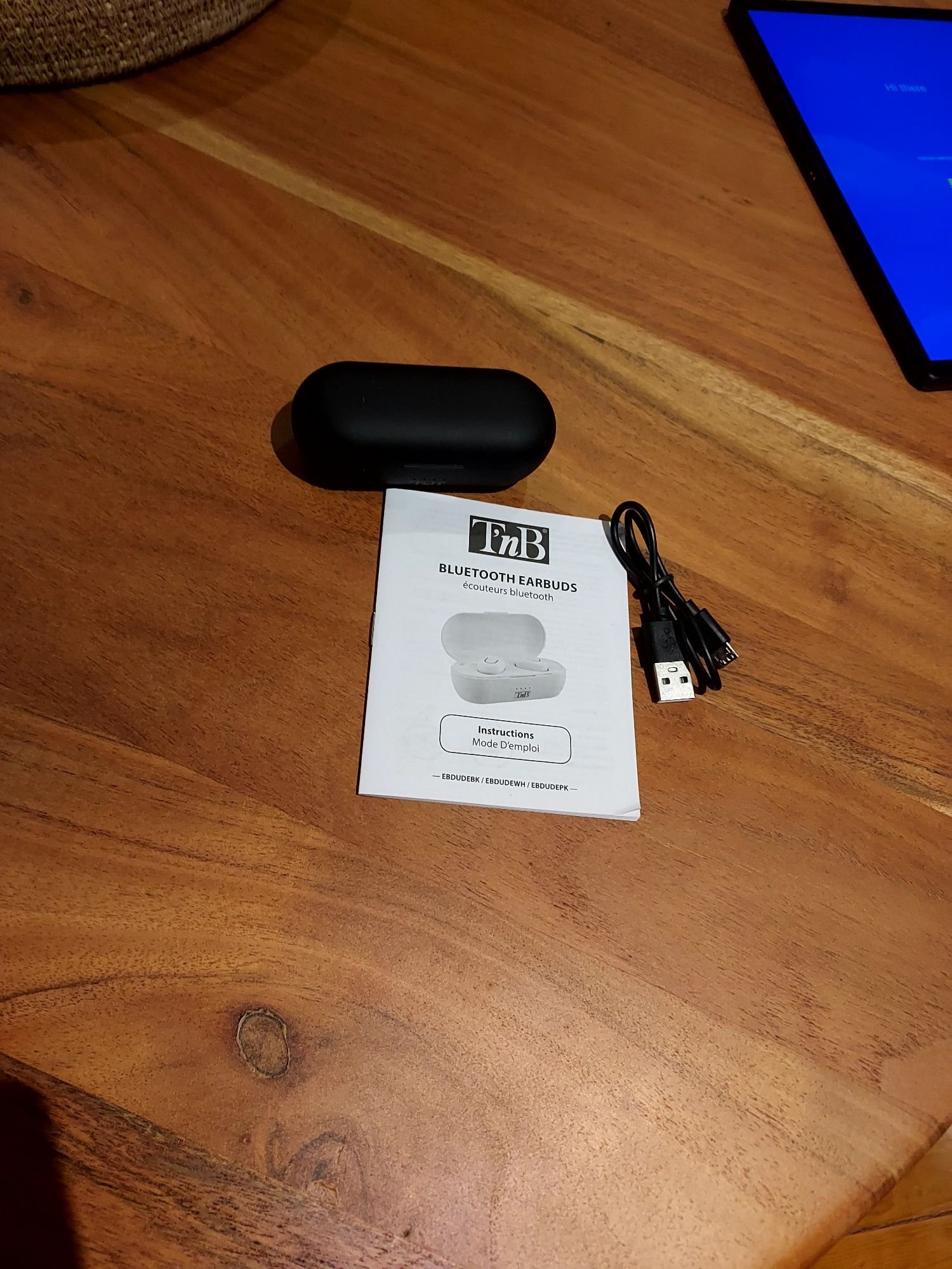 Conjunto tablet + earbuds