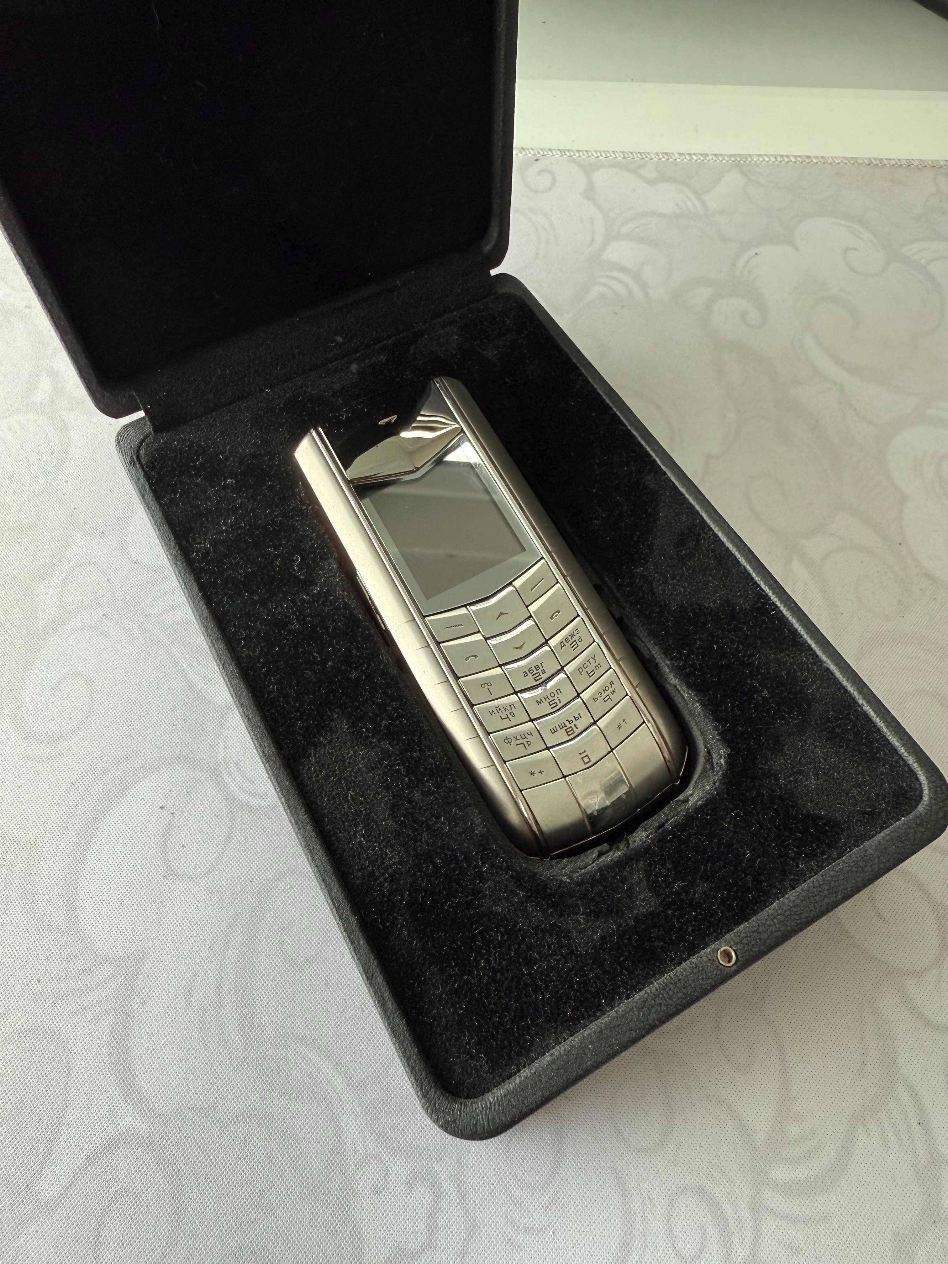 Vertu Ascent Special edition Strawberry.