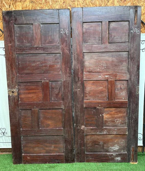 Portas antigas, sem aduelas, de interior e de exterior