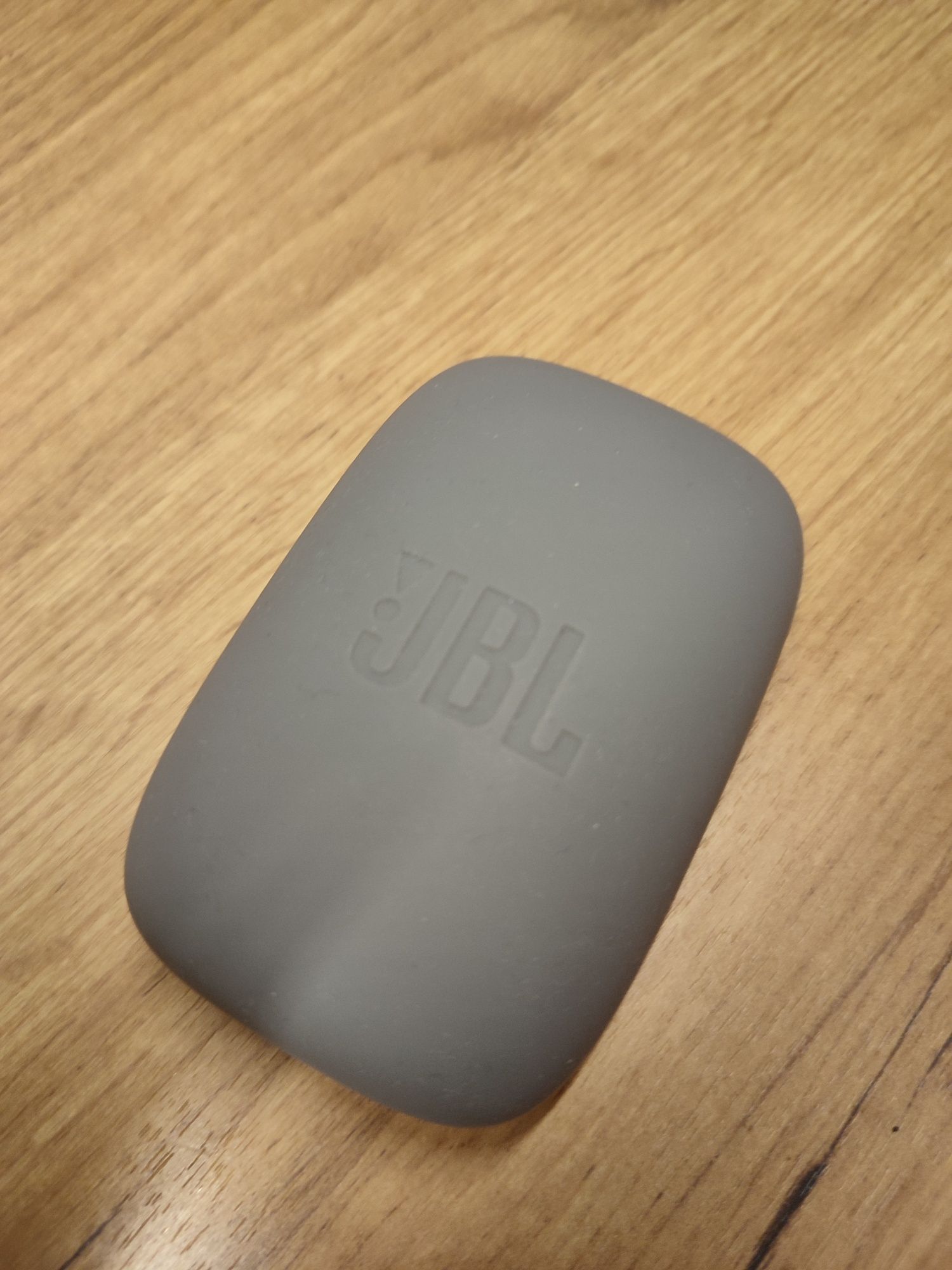 Gumowe etui na słuchawki JBL