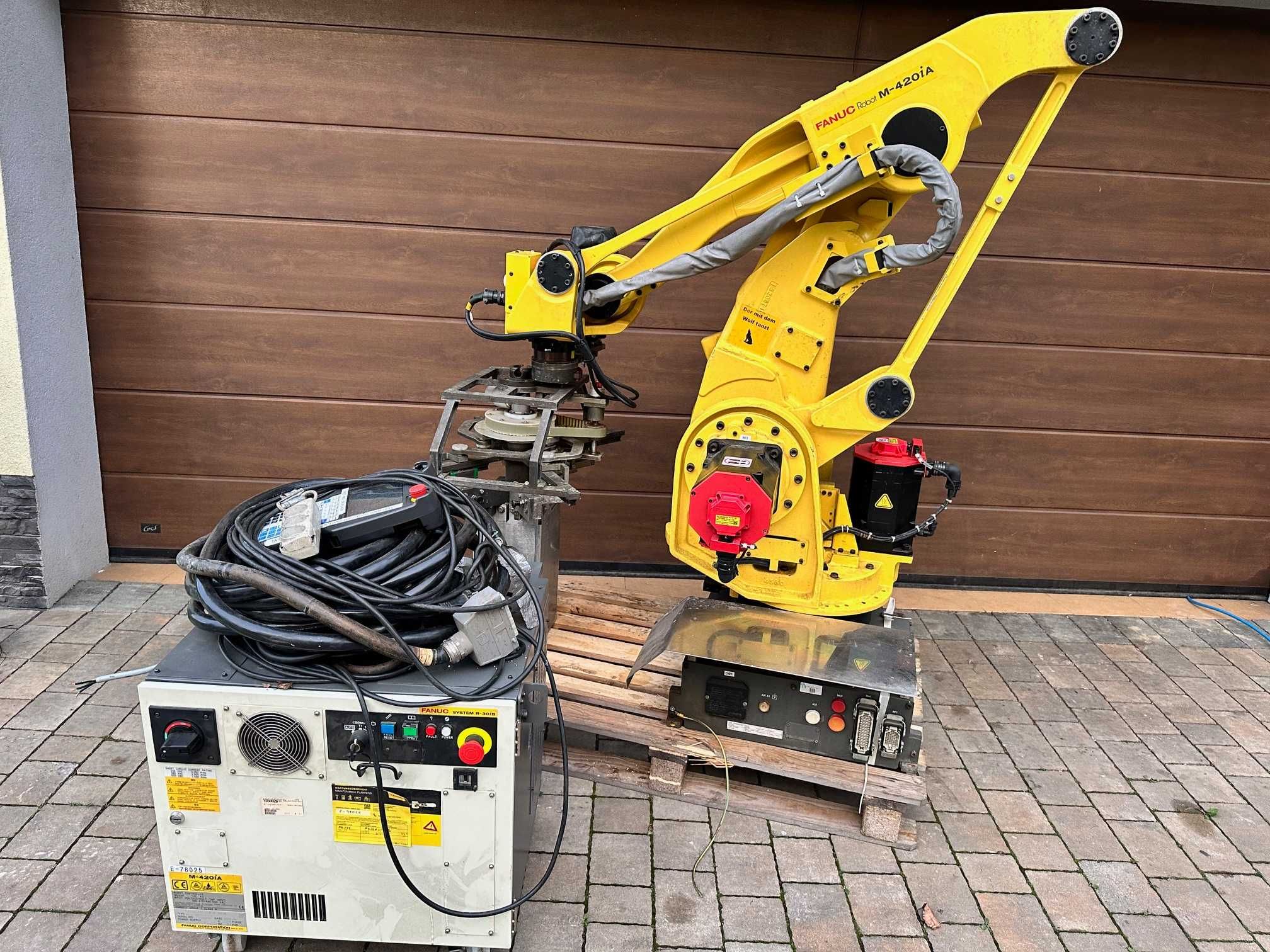 Manipulator, Robot paletyzujący Fanuc M-420iA z kontrolerem R-30iB