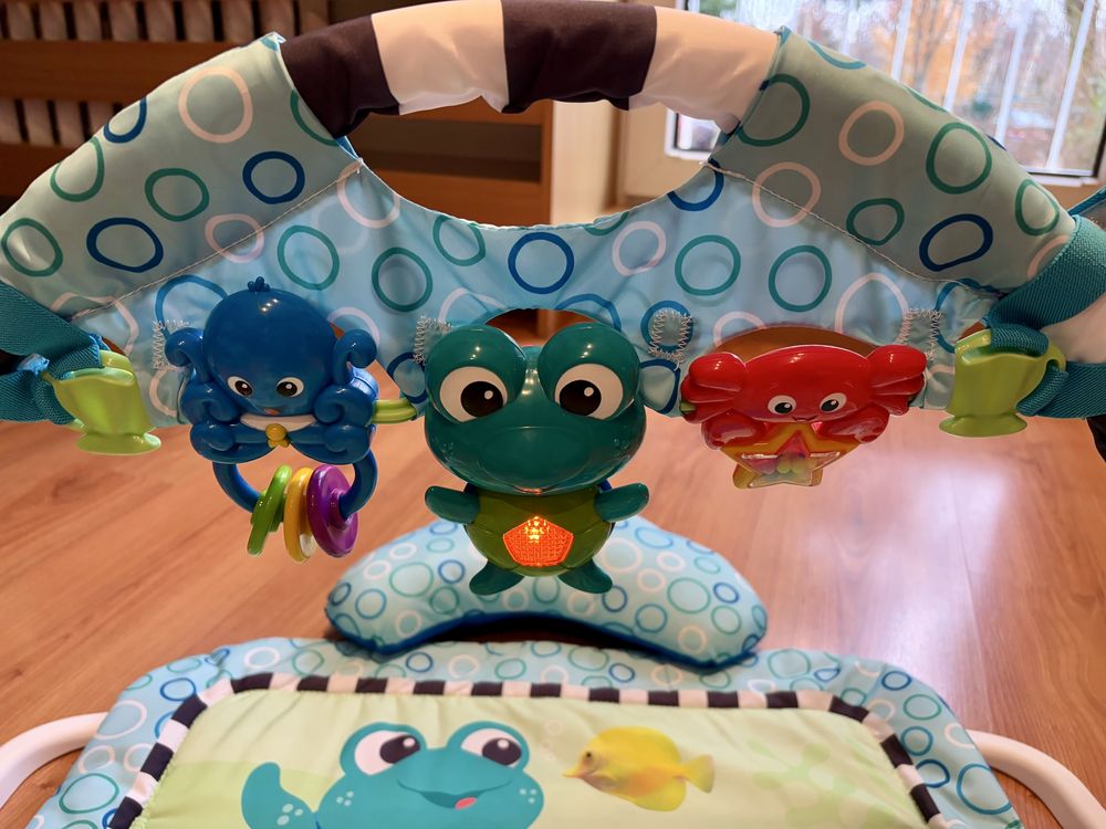 Mata edukacyjna Baby Einstein