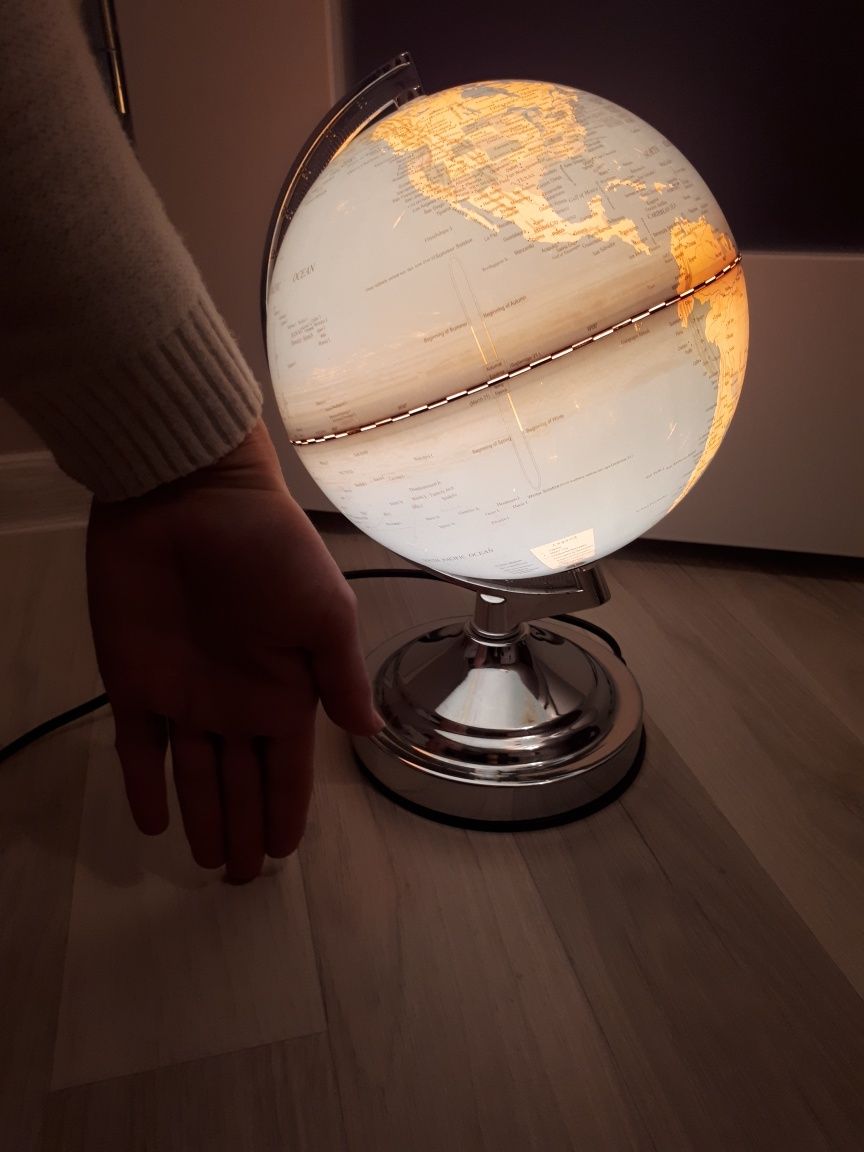 Lampka nocna globus