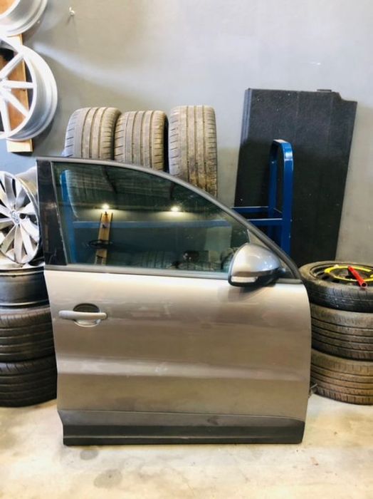 Porta frente DIREITA VW TIGUAN 5N (2008-2015)