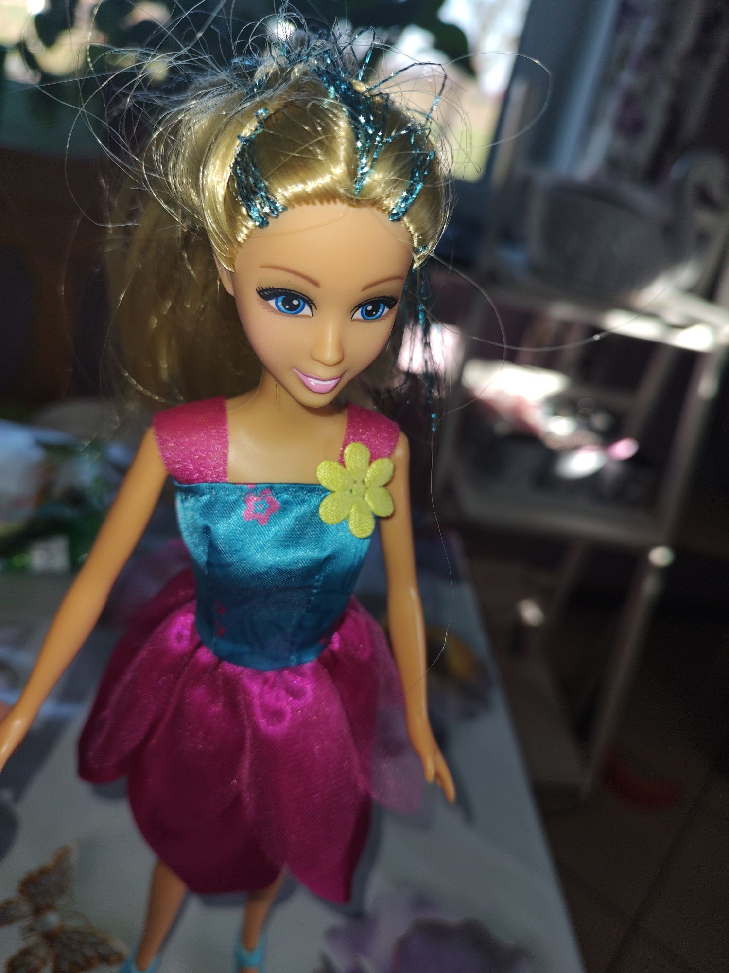 Lalka Barbie na obcasach